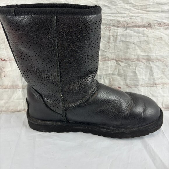 Ugg Women's 8 Black Leather Triana Seaweed Perforated Insulated Winter Snow Boot - Picture 12 of 13